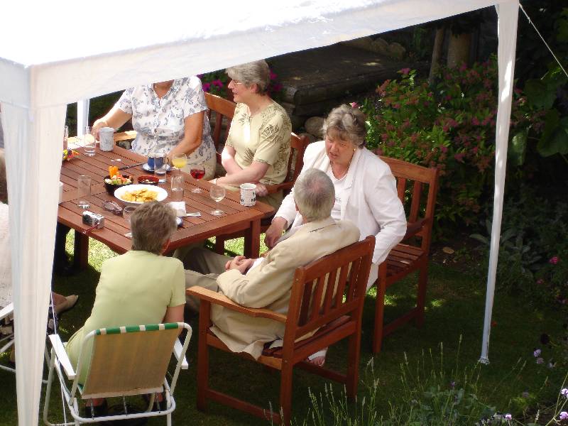 Groups (28) Rosemary, Jean, Raquel, Tony and Joanna in discussion